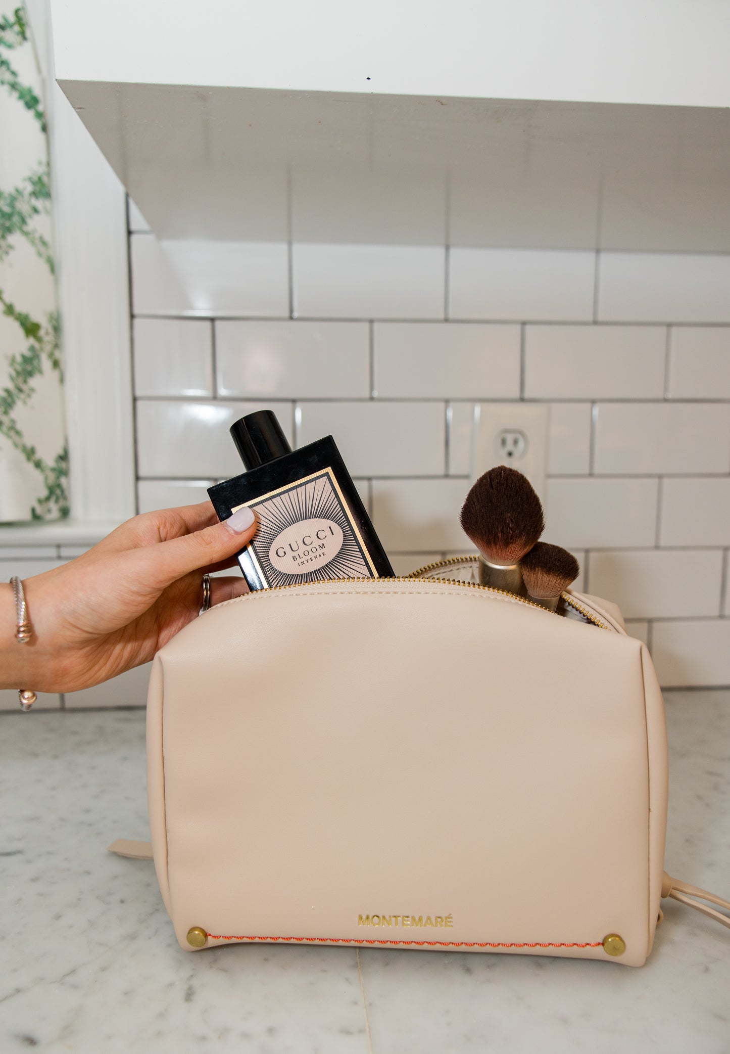 Roma Standing Toiletry Case