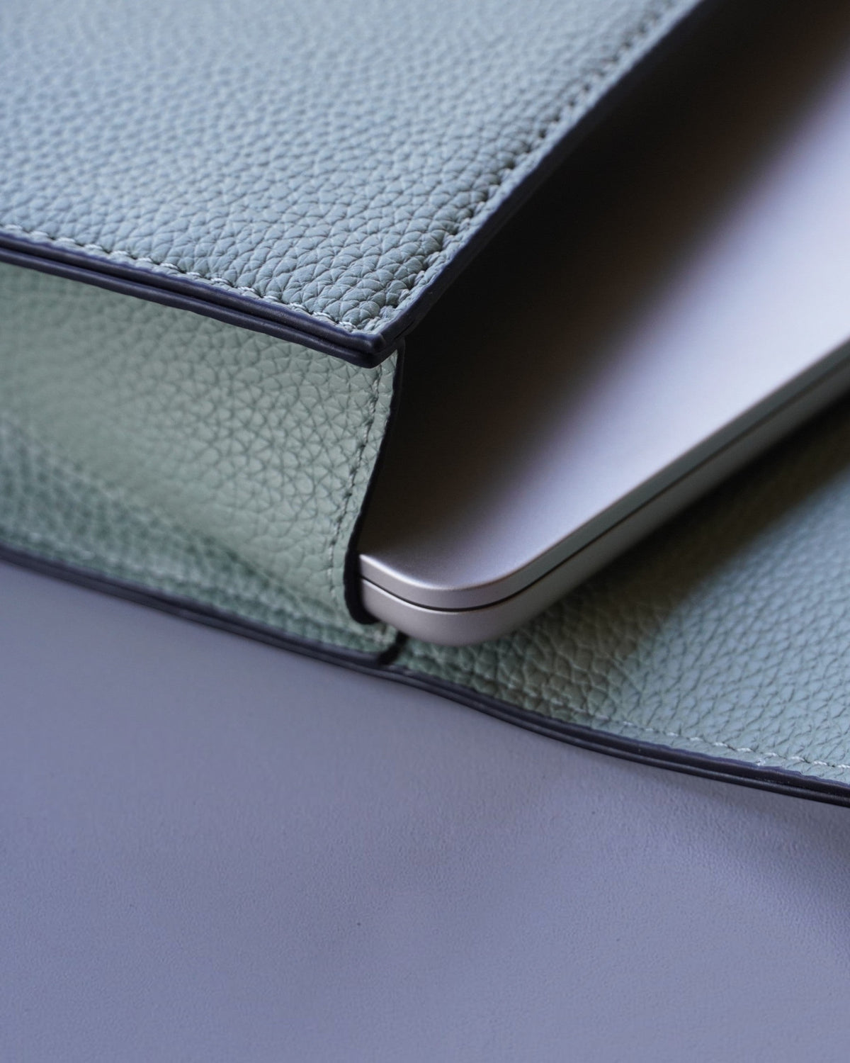 Detailed shot of Montemare Vienna Laptop Case in Blake's Blue colorway with a laptop inside it